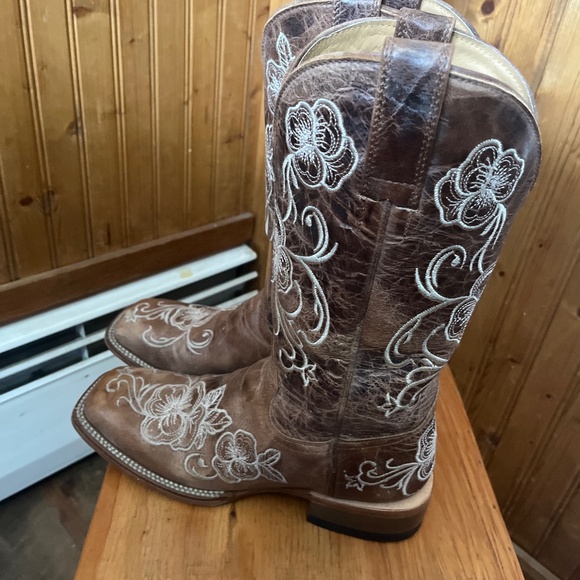 Lovely, barely worn - Picture 1 of 1